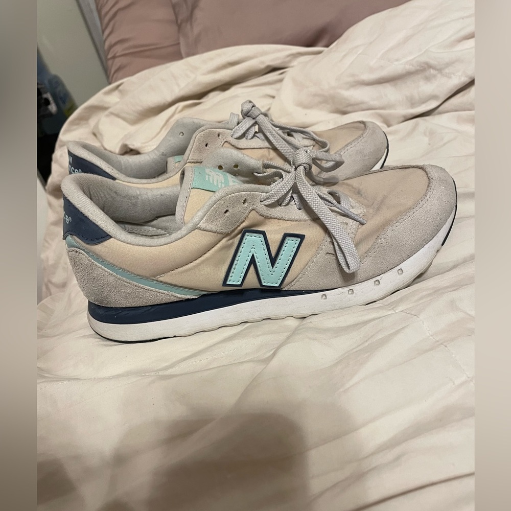 New Balance Women’s Sneakers Size 7.5